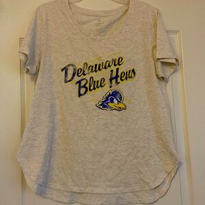University of Delaware Blue Hens t-shirt Women’s size Large.